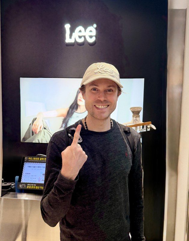 Lee, who builds The Long View